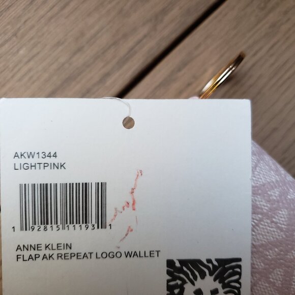 BNWT ANNE KLEIN bubblegum light pink flap repeat logo wallet (OS) - Picture 2 of 8